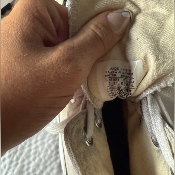 Converse Run Star Hike Lugged Hi in White, Black, & Gum - Picture 6 of 6